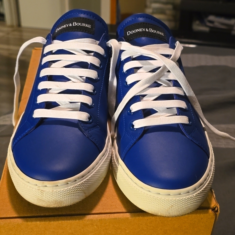 Dooney &Bourke Leather Sneakers Size 7